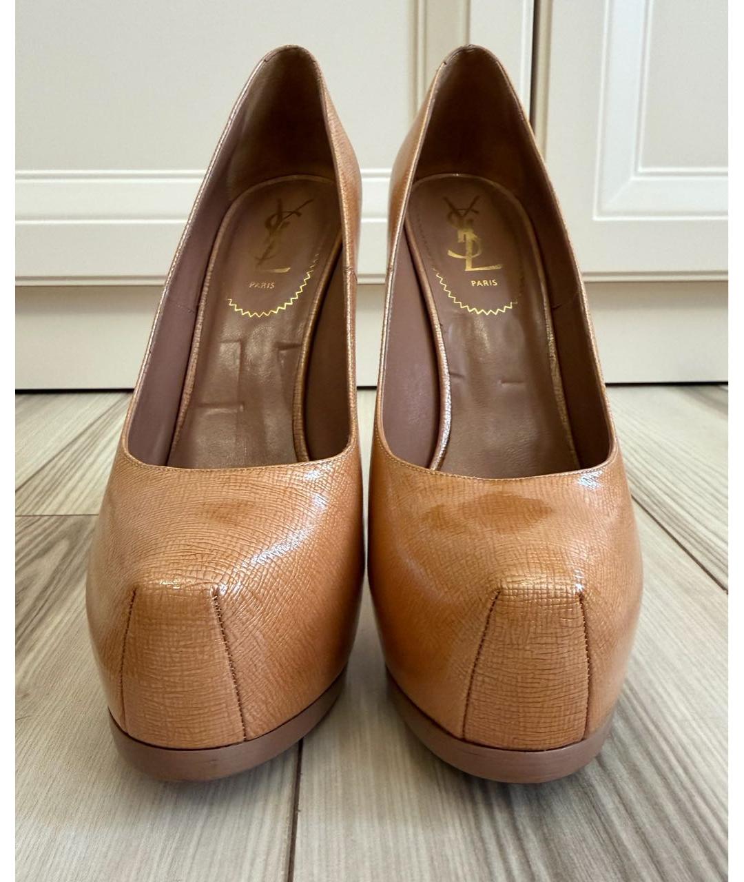SAINT LAURENT Бежевые туфли из лакированной кожи, фото 2