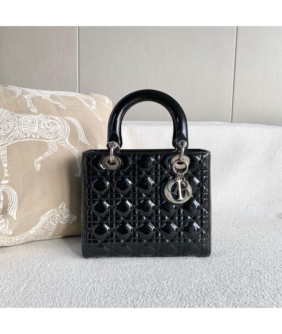 CHRISTIAN DIOR Черная сумка с короткими ручками из лакированной кожи, фото 7