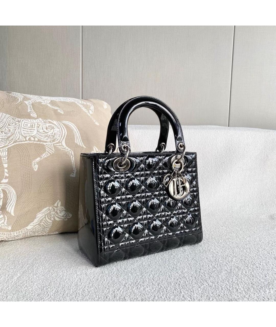 CHRISTIAN DIOR Черная сумка с короткими ручками из лакированной кожи, фото 5