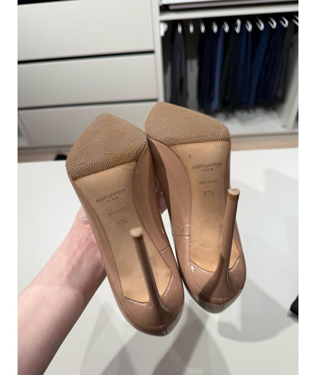 SAINT LAURENT Бежевые туфли из лакированной кожи, фото 5