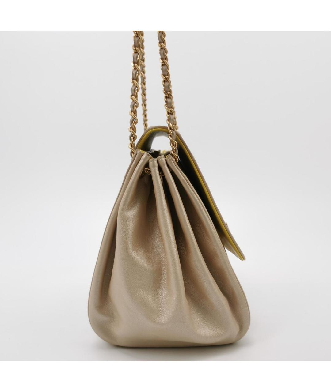 CHANEL Бежевая кожаная сумка с короткими ручками, фото 3