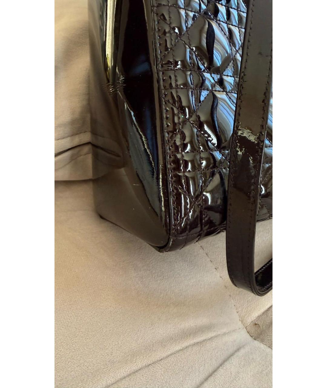 CHRISTIAN DIOR Коричневая сумка с короткими ручками из лакированной кожи, фото 6