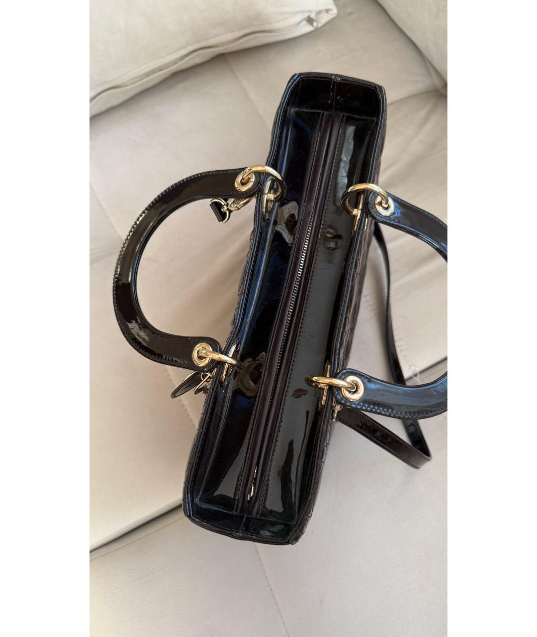 CHRISTIAN DIOR Коричневая сумка с короткими ручками из лакированной кожи, фото 2