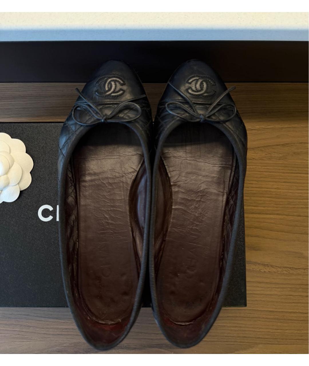 CHANEL Черные кожаные балетки, фото 3