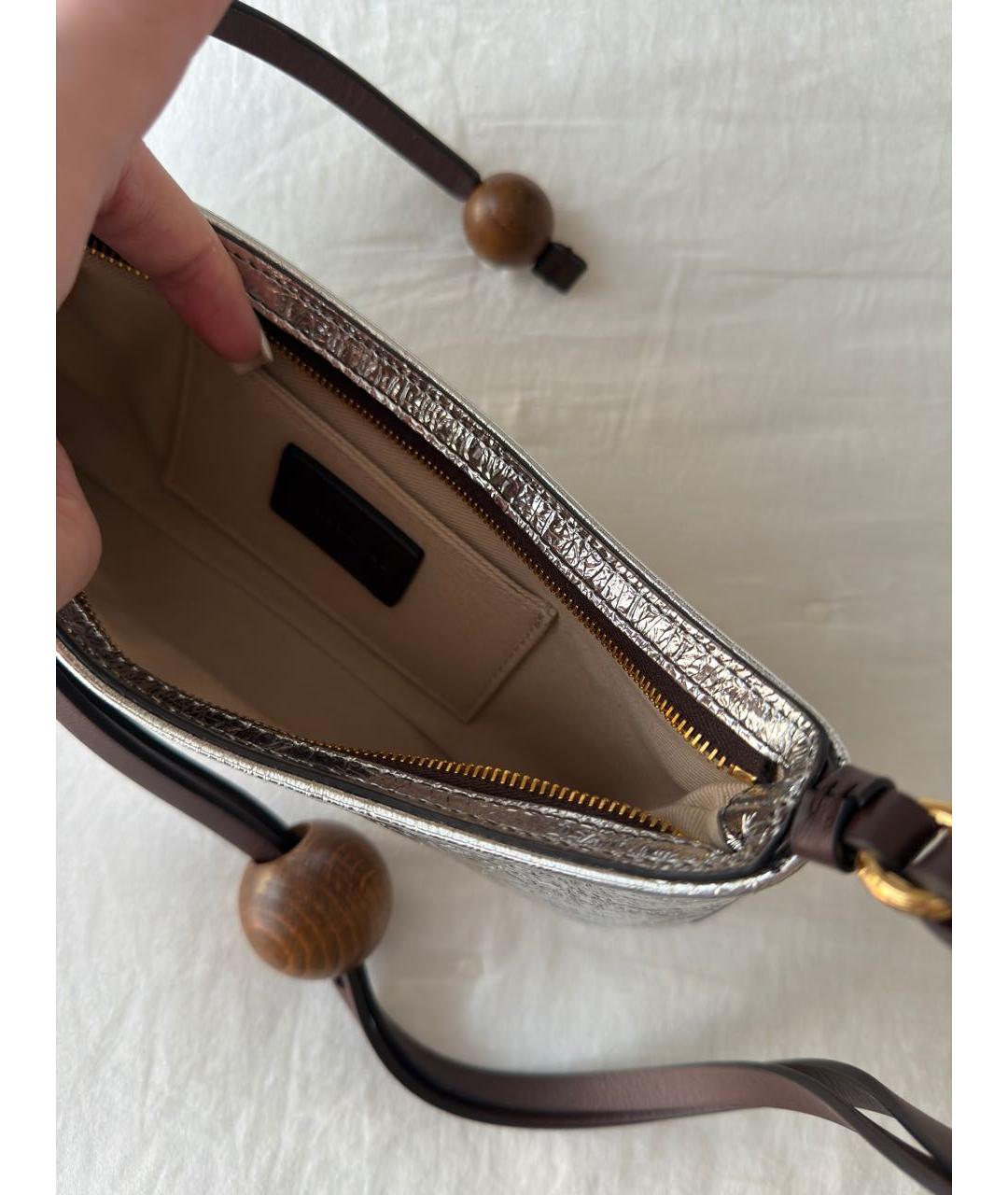 JACQUEMUS Серебряная кожаная сумка с короткими ручками, фото 6