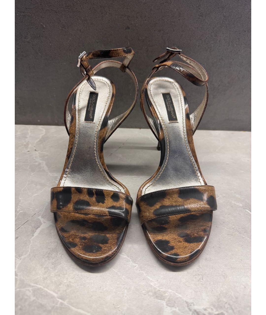DOLCE&GABBANA Коричневые босоножки из лакированной кожи, фото 6