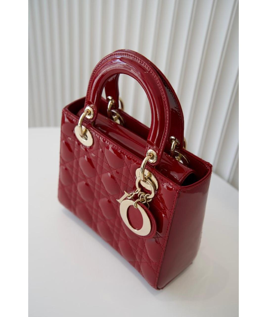 CHRISTIAN DIOR Красная сумка через плечо из лакированной кожи, фото 3