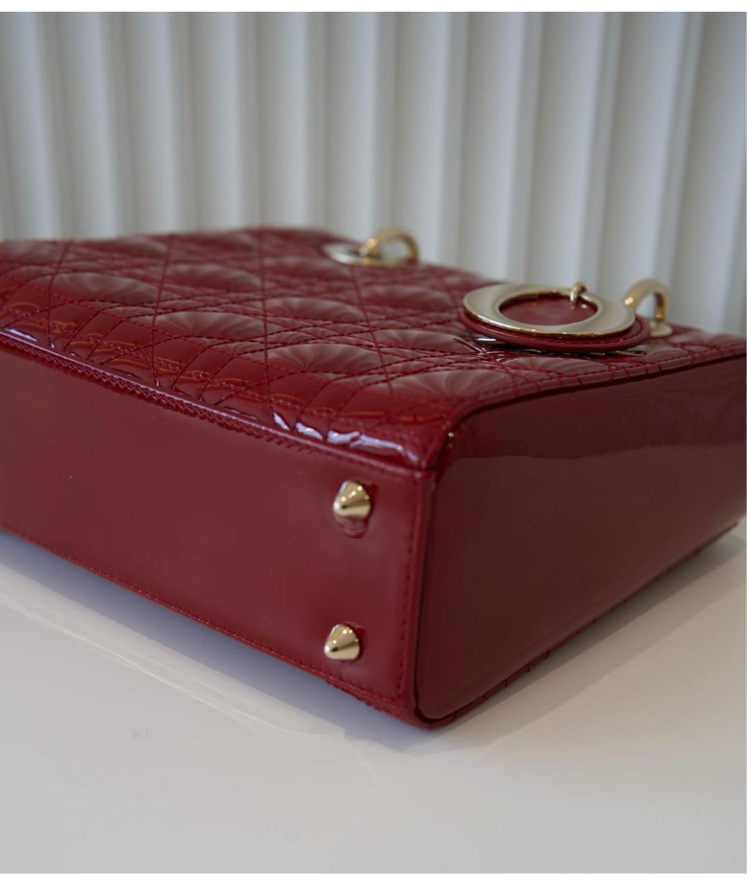 CHRISTIAN DIOR Бордовая сумка с короткими ручками из лакированной кожи, фото 4
