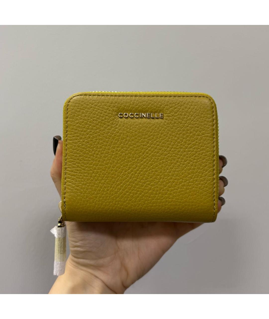 COCCINELLE Горчичный кожаный кошелек, фото 6