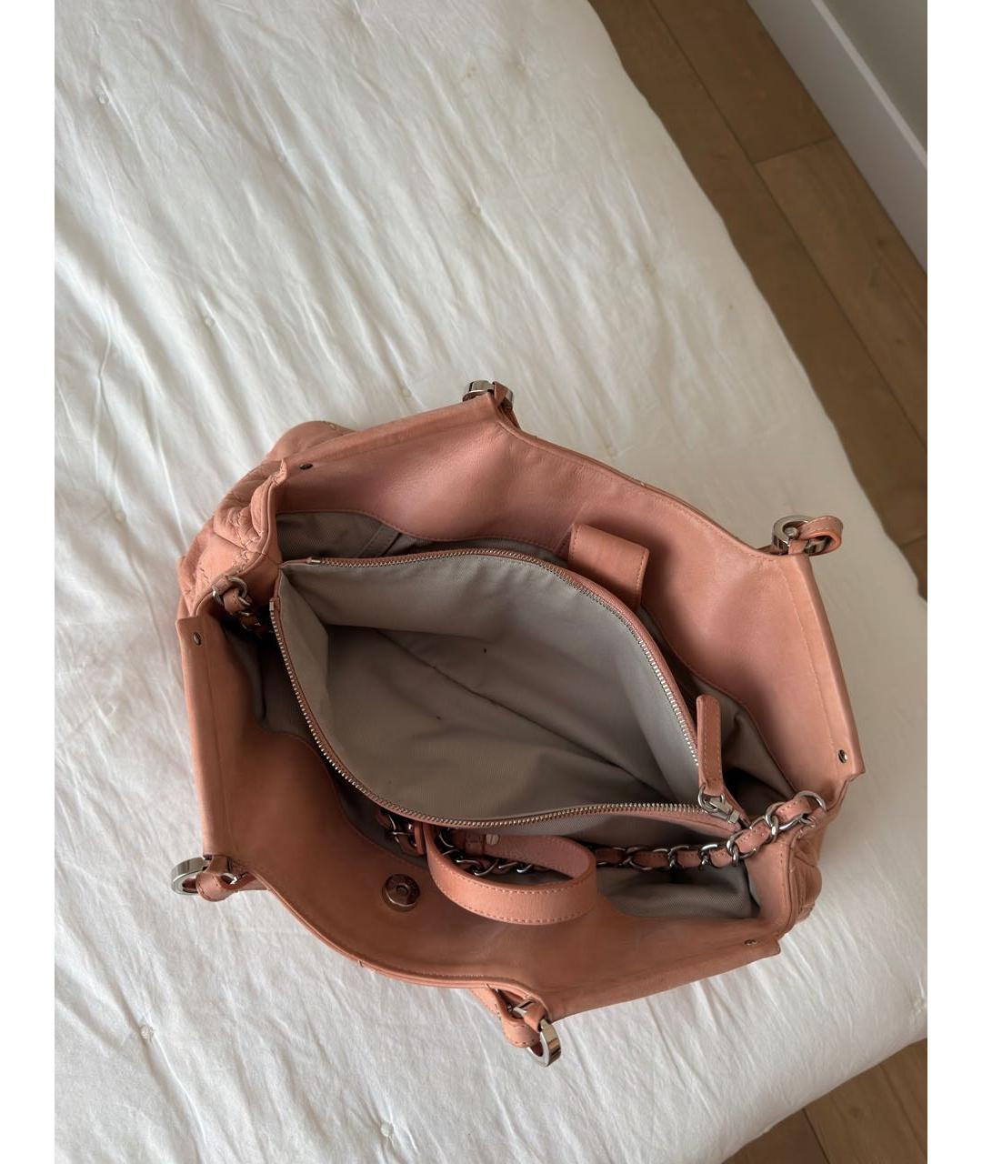 CHANEL Коралловая кожаная сумка через плечо, фото 3