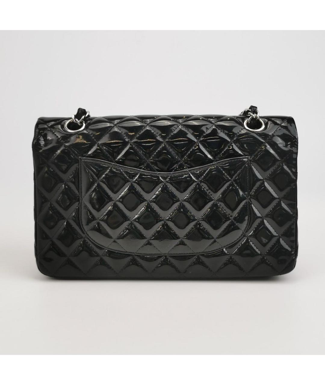 CHANEL Черная сумка через плечо из лакированной кожи, фото 4