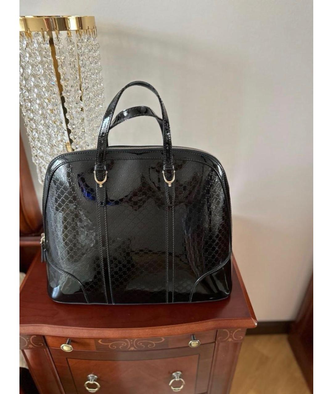 GUCCI Черная сумка с короткими ручками из лакированной кожи, фото 3