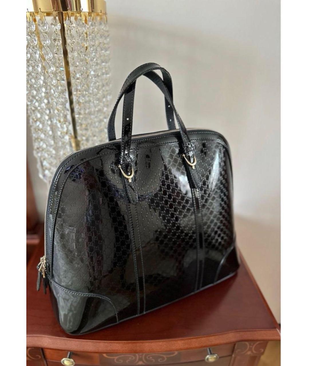 GUCCI Черная сумка с короткими ручками из лакированной кожи, фото 2