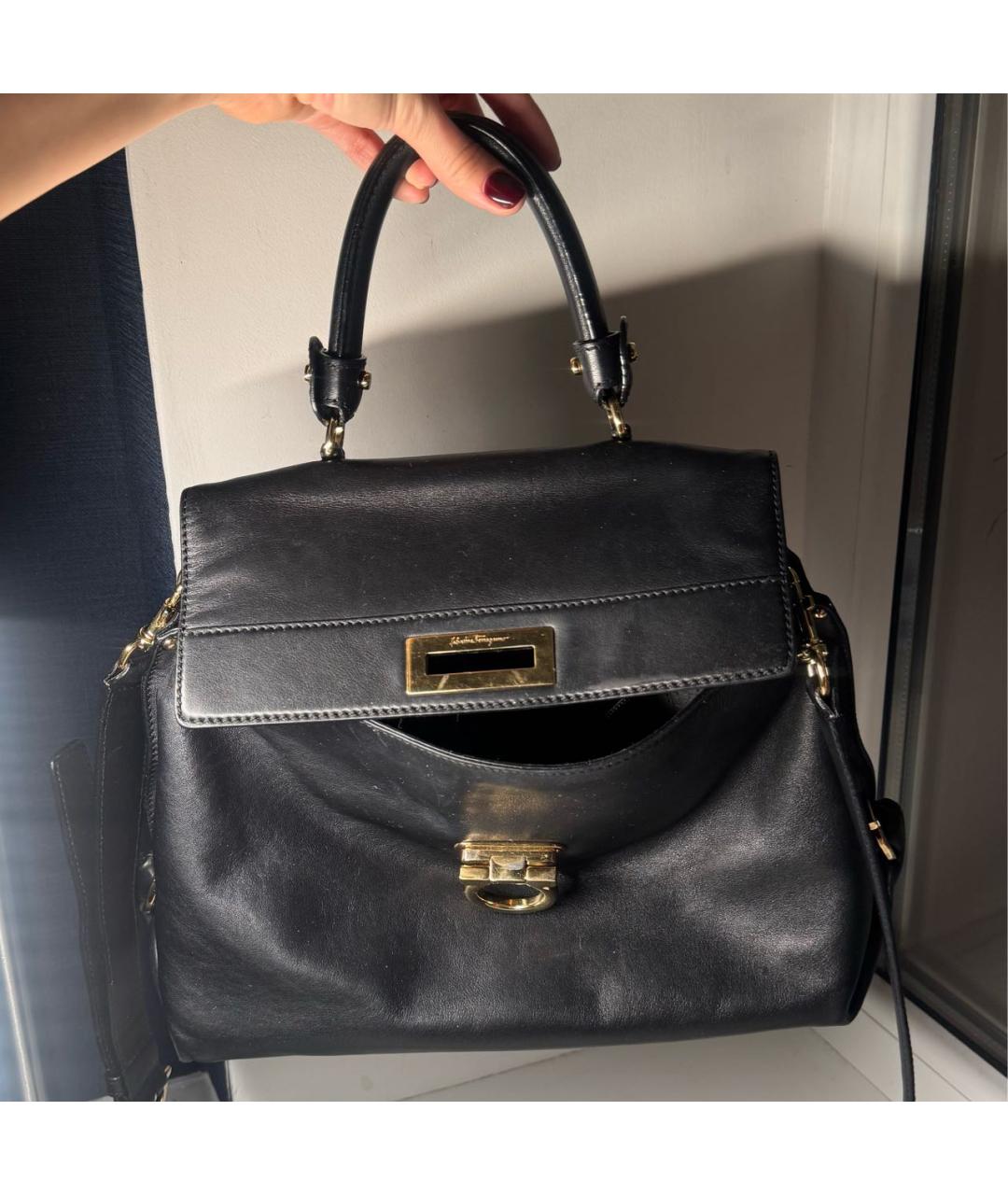 FERRAGAMO Черная кожаная сумка с короткими ручками, фото 4