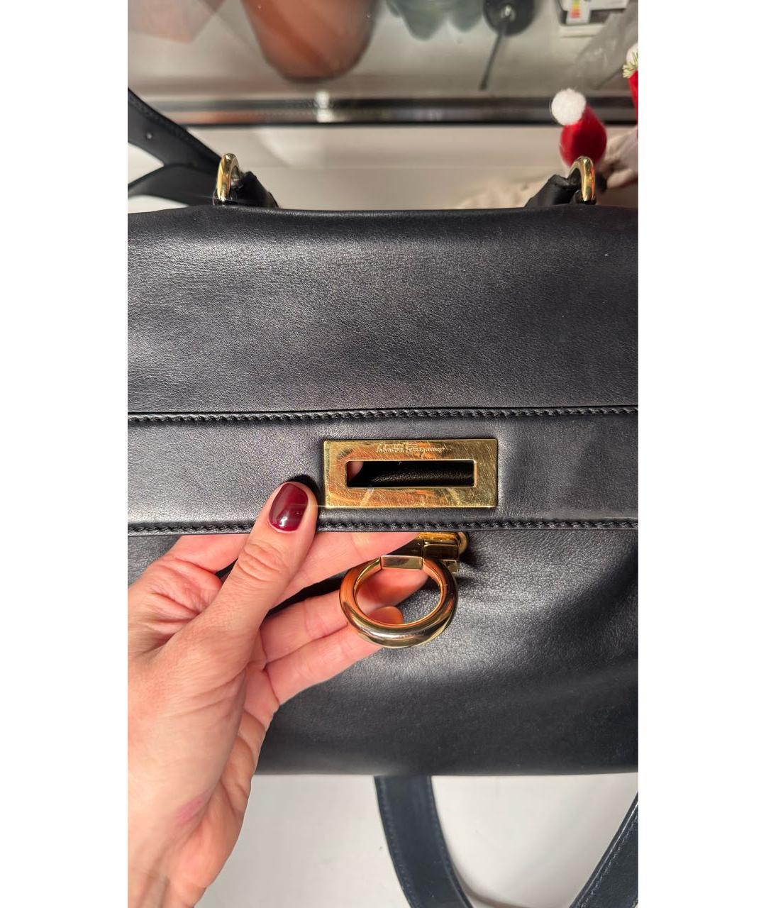 FERRAGAMO Черная кожаная сумка с короткими ручками, фото 5