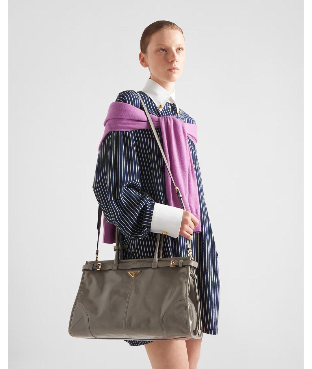 PRADA Серая кожаная сумка через плечо, фото 5