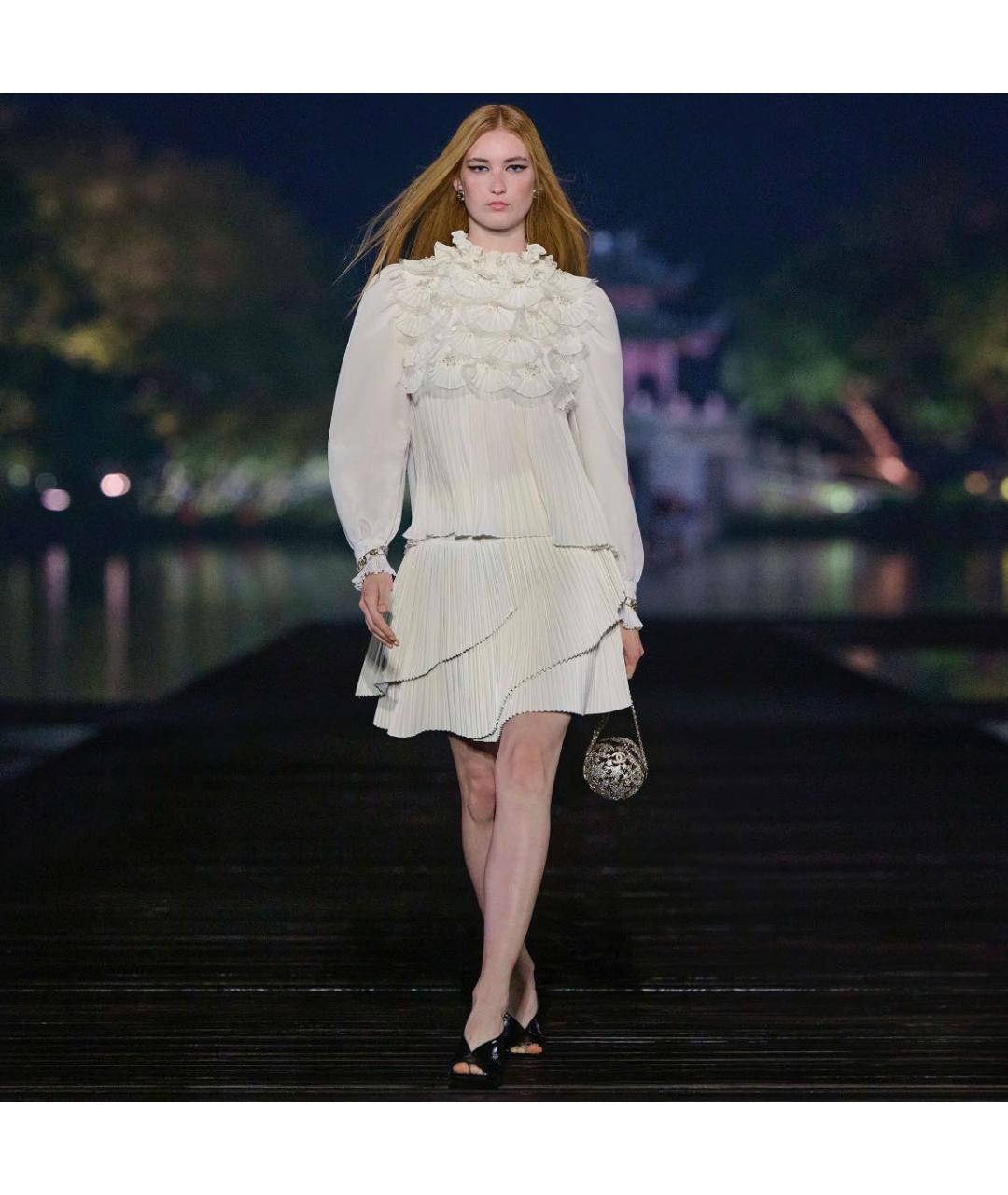 CHANEL Золотые металлические серьги, фото 3