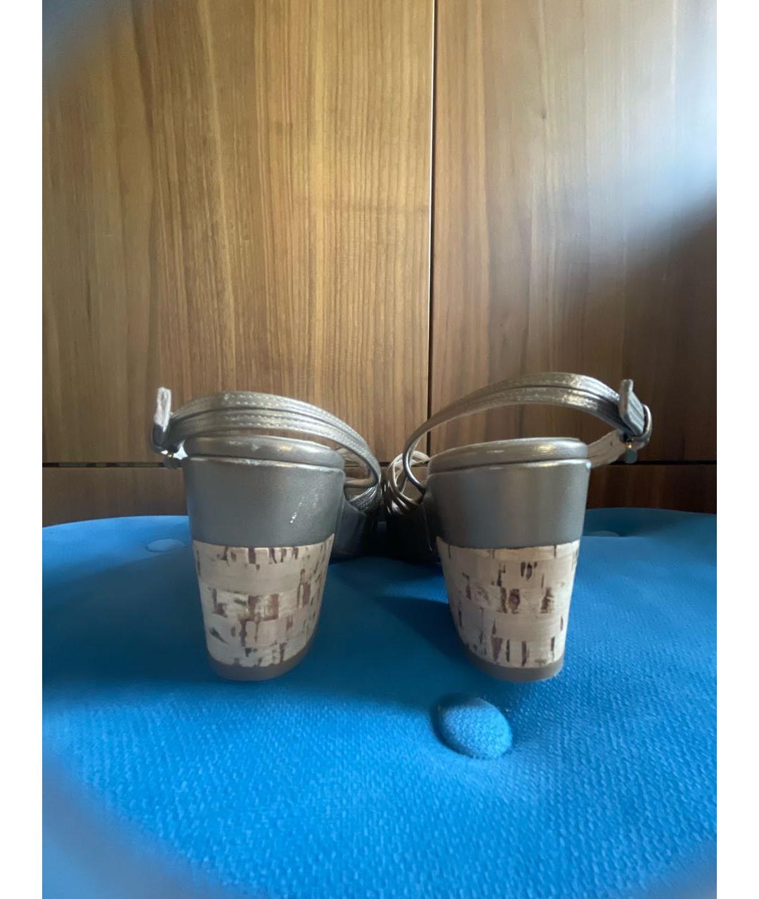 PRADA Золотые кожаные босоножки, фото 4