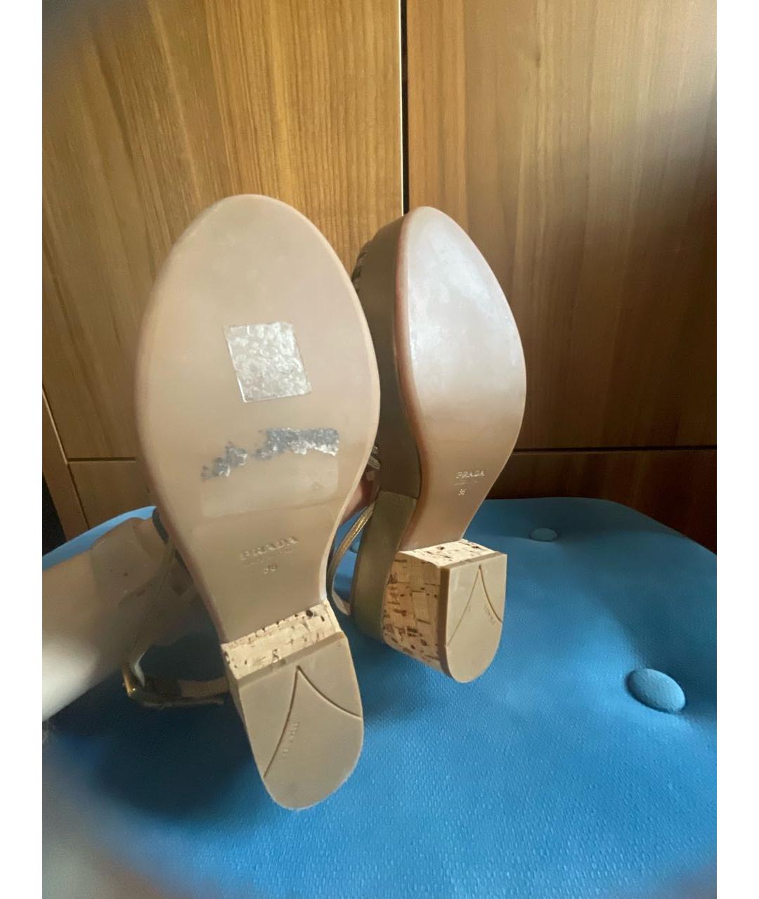 PRADA Золотые кожаные босоножки, фото 5