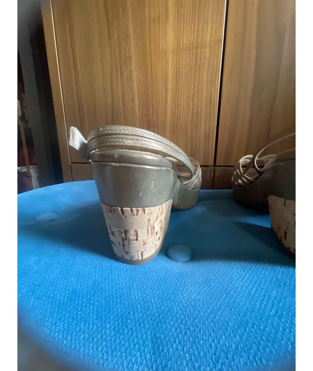 PRADA Золотые кожаные босоножки, фото 6