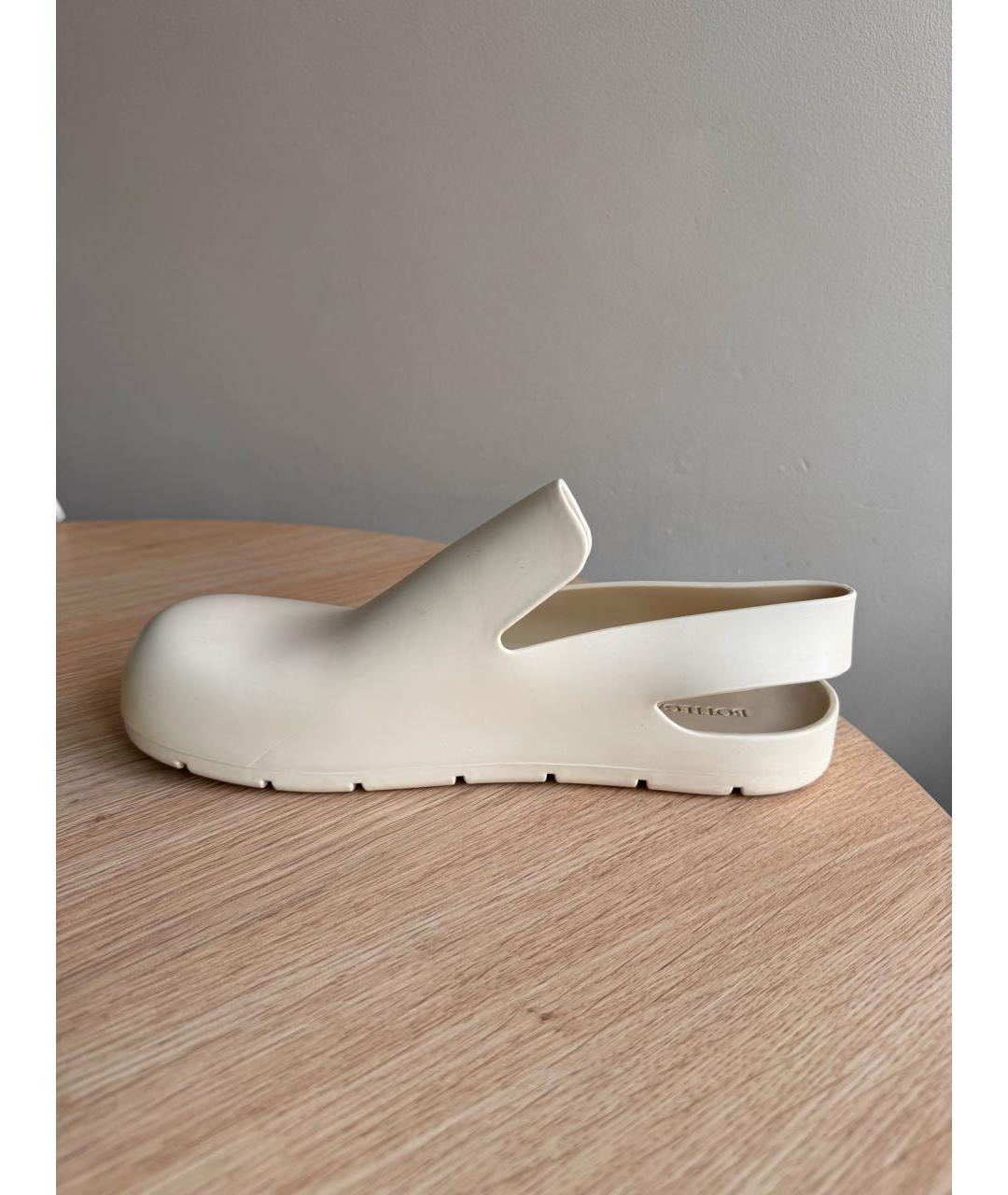 BOTTEGA VENETA Белые резиновые сандалии, фото 5