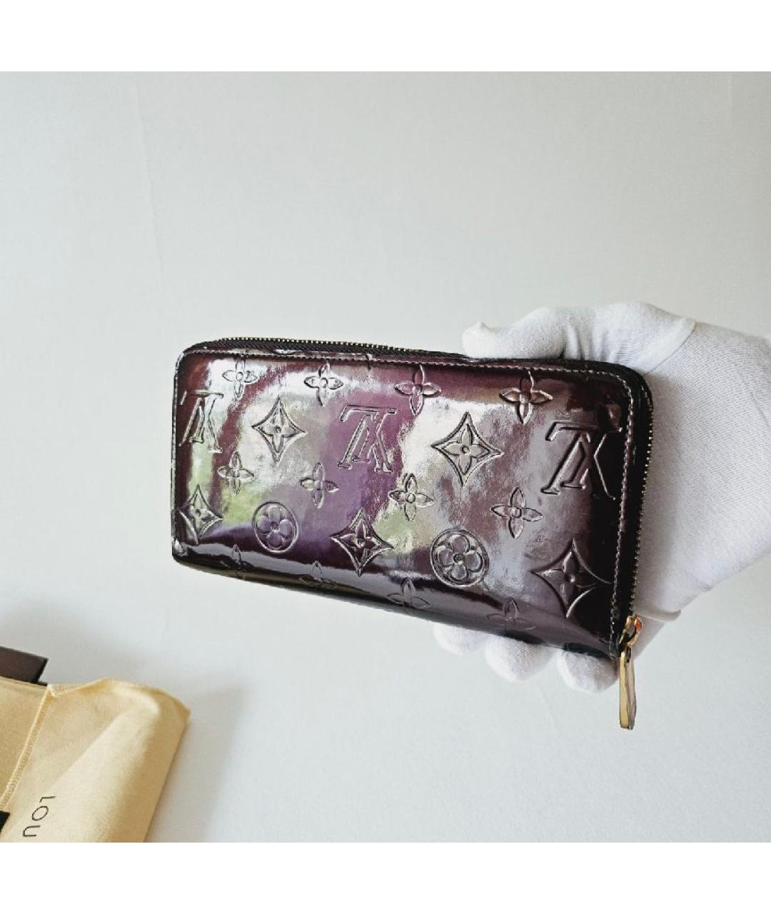 LOUIS VUITTON Бордовый кошелек из лакированной кожи, фото 2