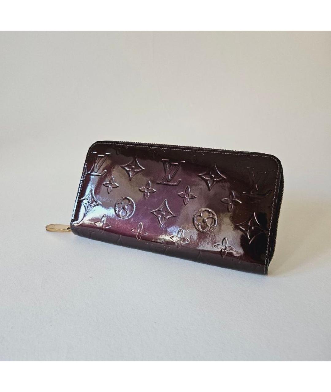 LOUIS VUITTON Бордовый кошелек из лакированной кожи, фото 9