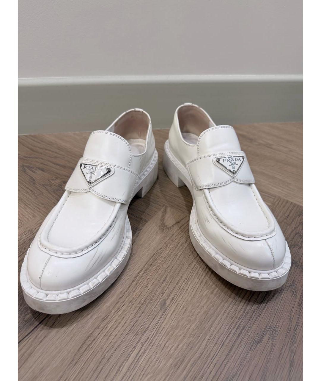 PRADA Белые лоферы из лакированной кожи, фото 3