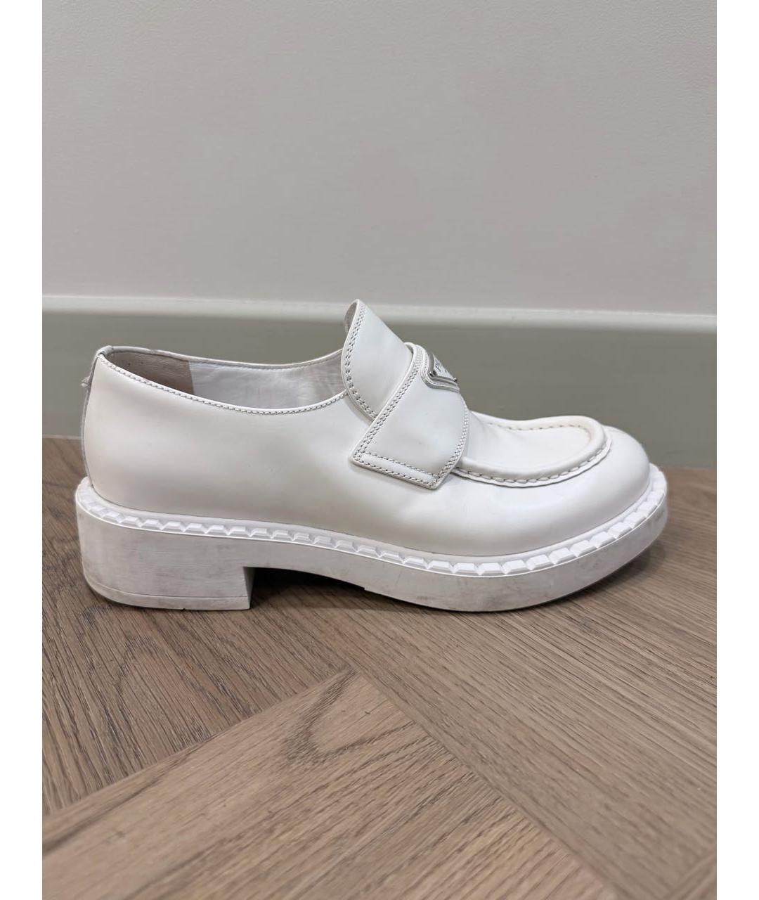 PRADA Белые лоферы из лакированной кожи, фото 9