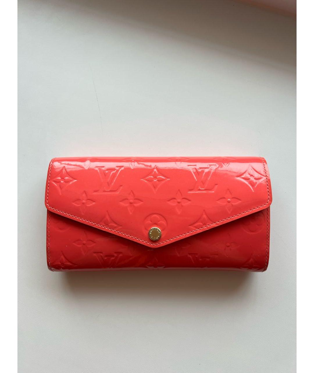 LOUIS VUITTON Коралловый кошелек из лакированной кожи, фото 8