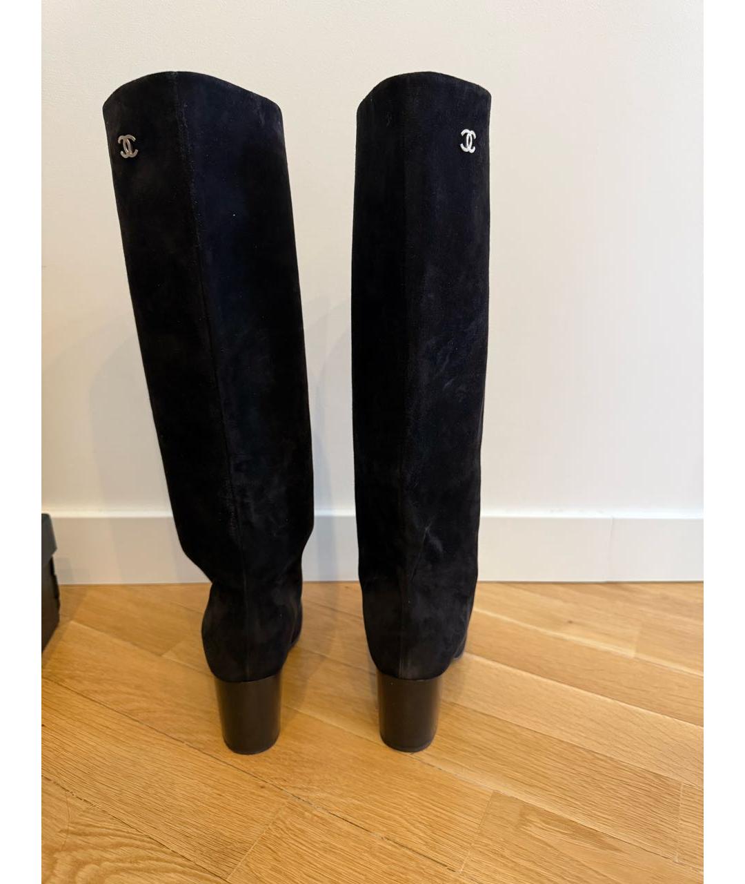 CHANEL Черные замшевые сапоги, фото 4