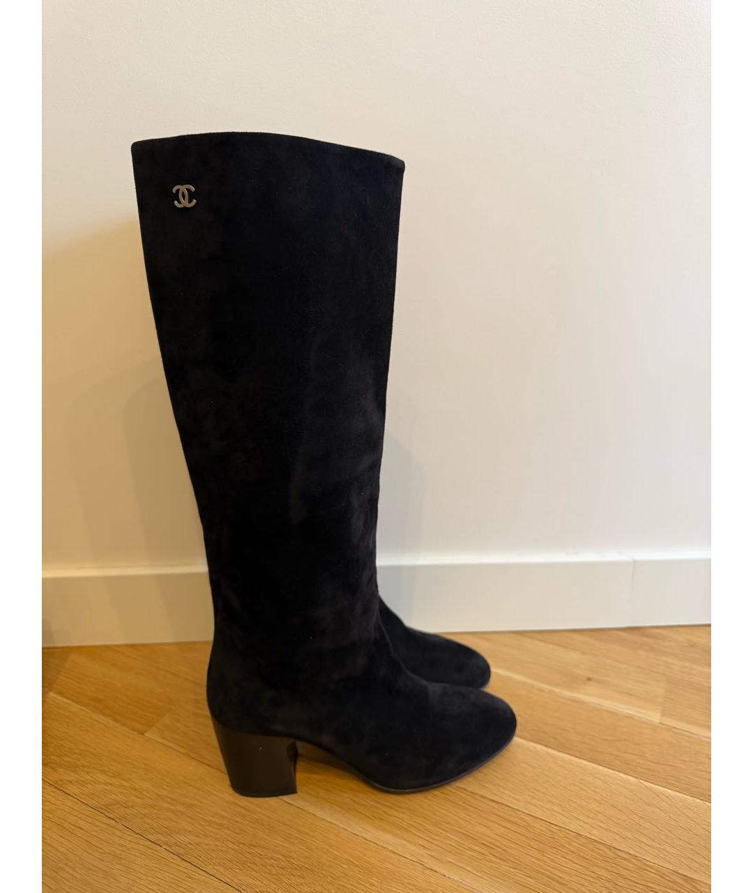 CHANEL Черные замшевые сапоги, фото 6