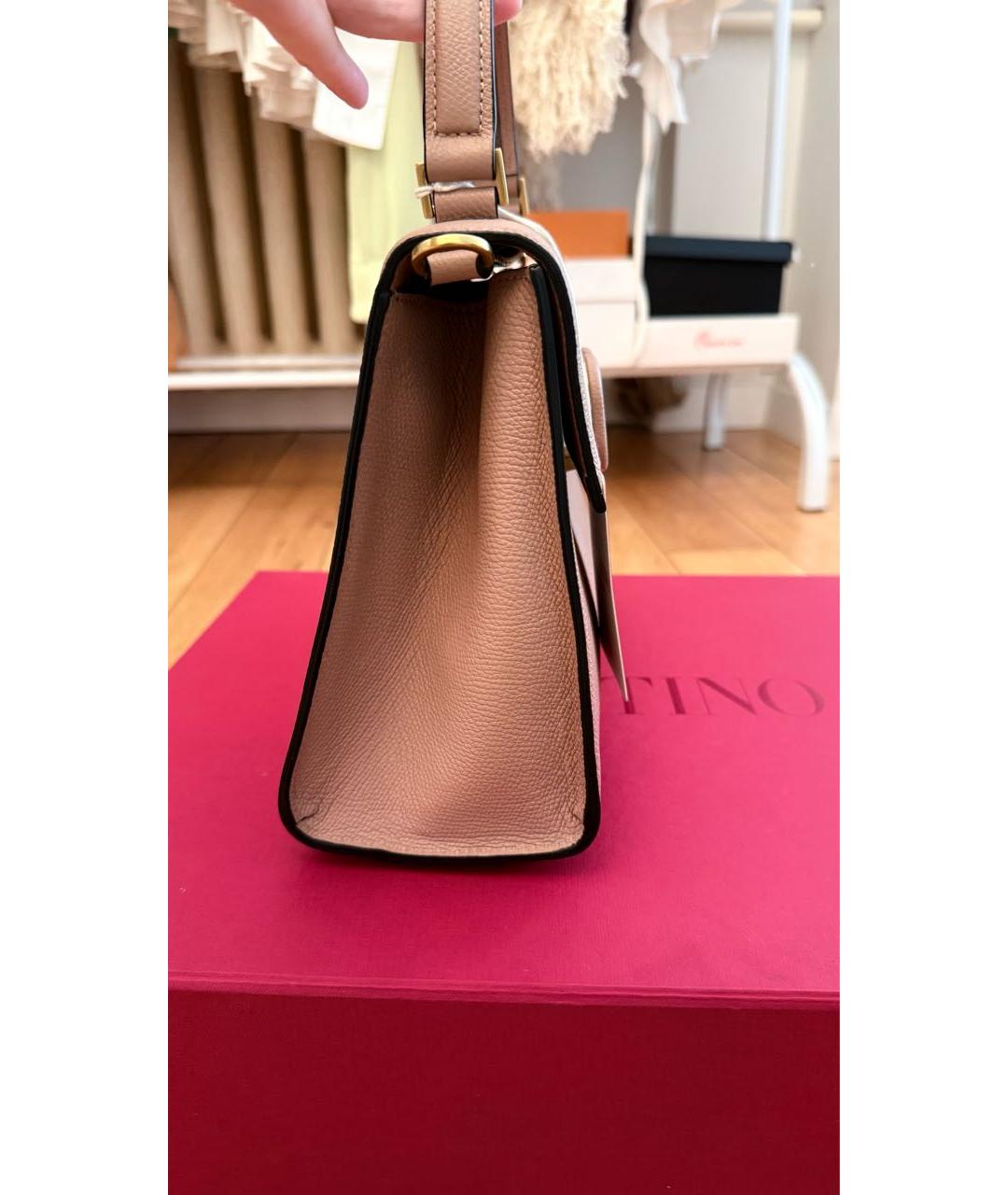 VALENTINO Бежевая кожаная сумка с короткими ручками, фото 2