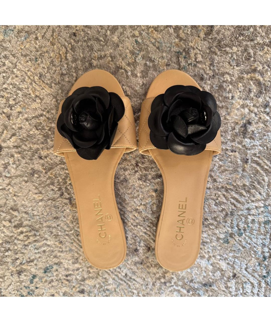 CHANEL Бежевые кожаные шлепанцы, фото 4