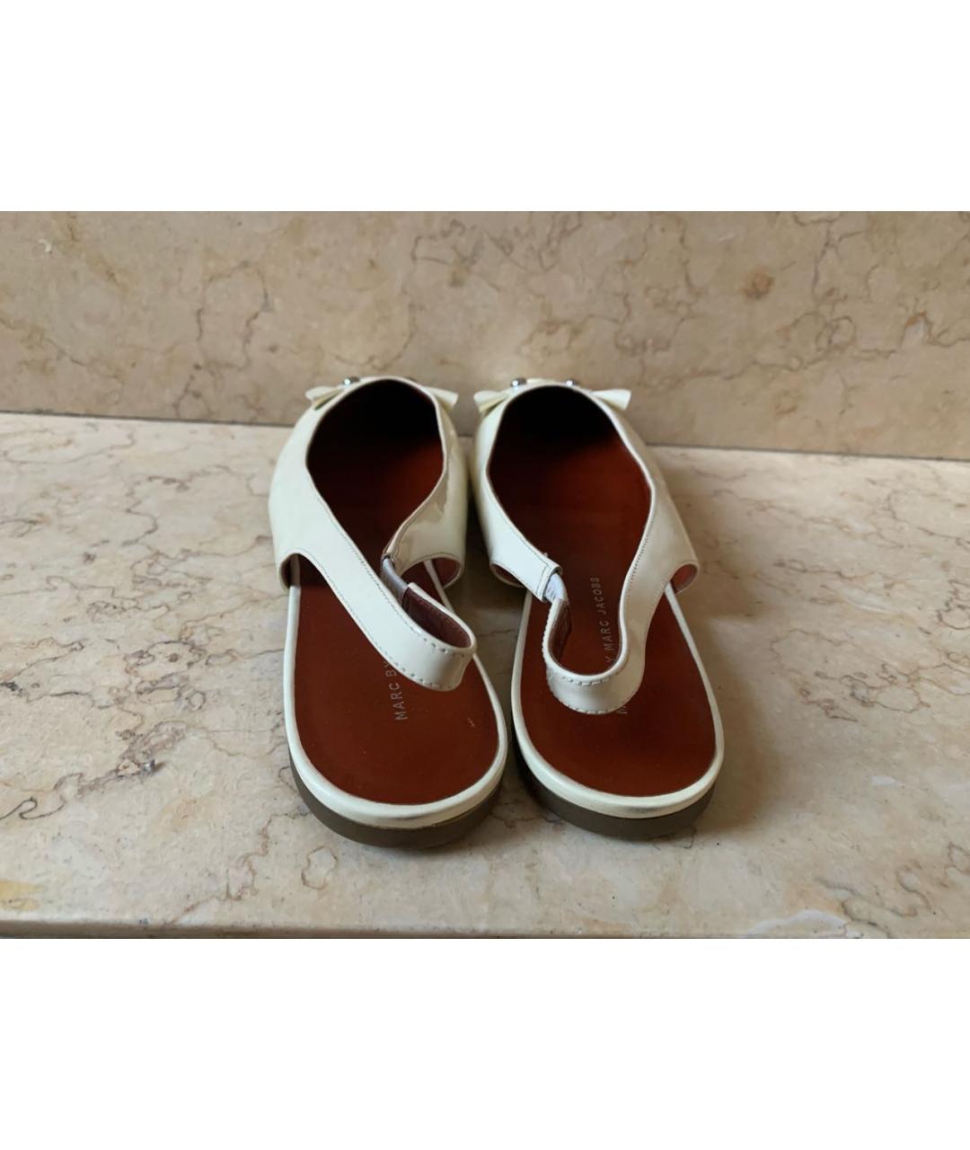 MARC JACOBS Бежевые балетки из лакированной кожи, фото 4