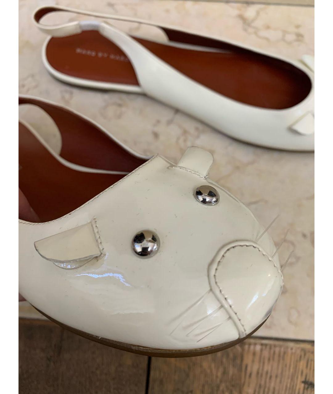 MARC JACOBS Бежевые балетки из лакированной кожи, фото 6