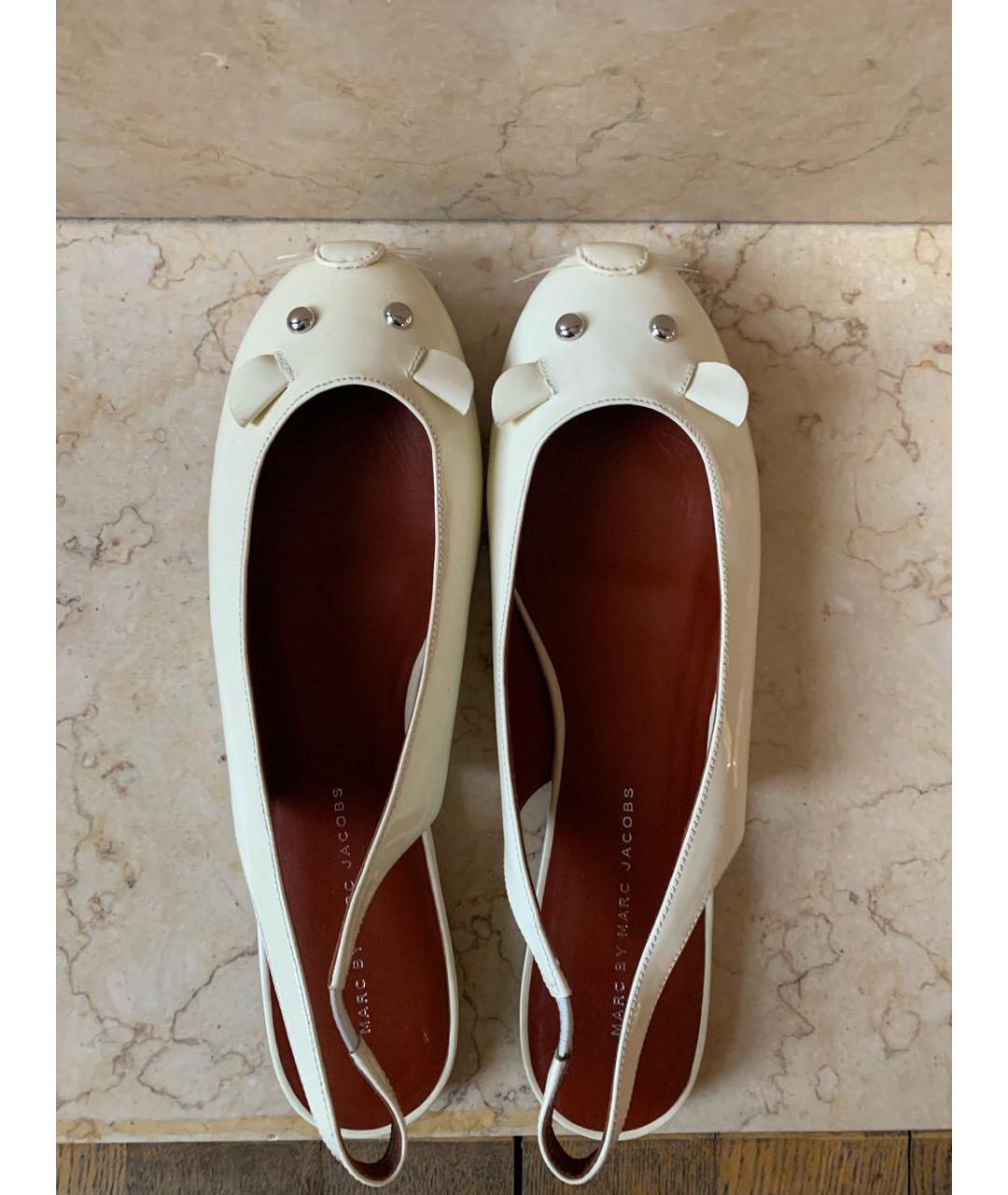 MARC JACOBS Бежевые балетки из лакированной кожи, фото 3