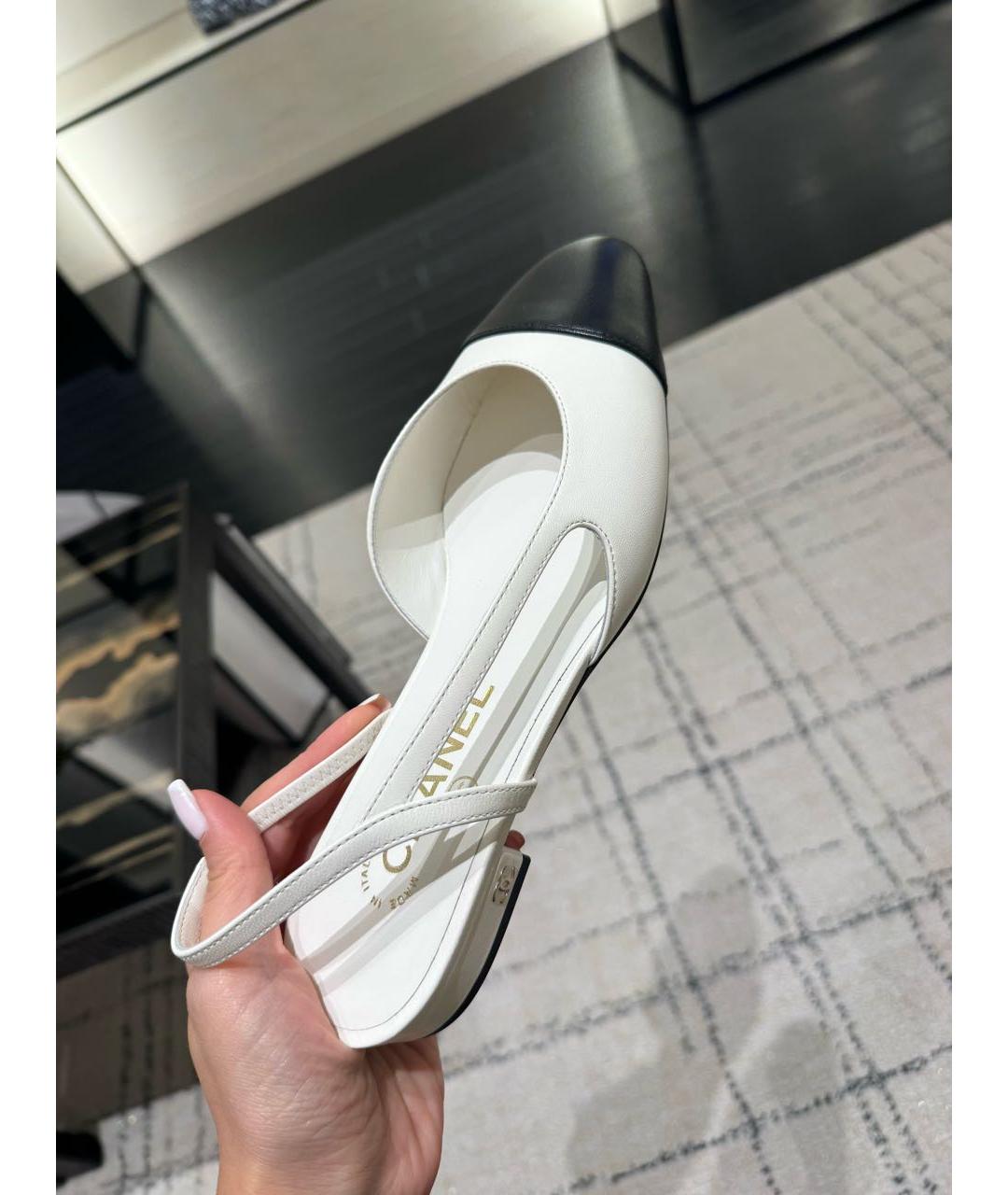 CHANEL Белые кожаные лодочки на низком каблуке, фото 8