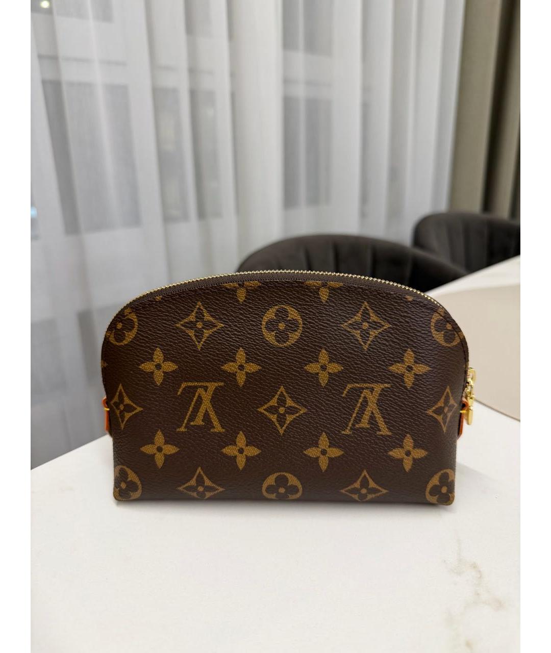 LOUIS VUITTON Коричневая кожаная косметичка, фото 8