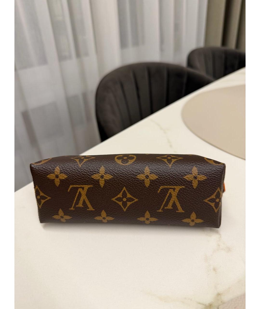 LOUIS VUITTON Коричневая кожаная косметичка, фото 2