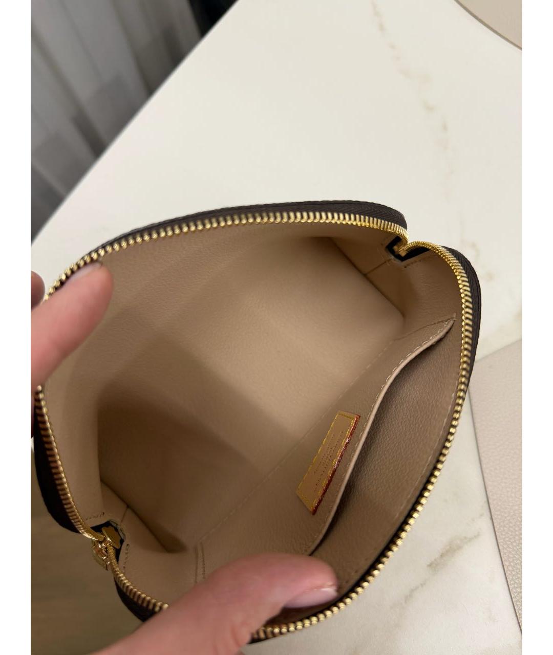 LOUIS VUITTON Коричневая кожаная косметичка, фото 5