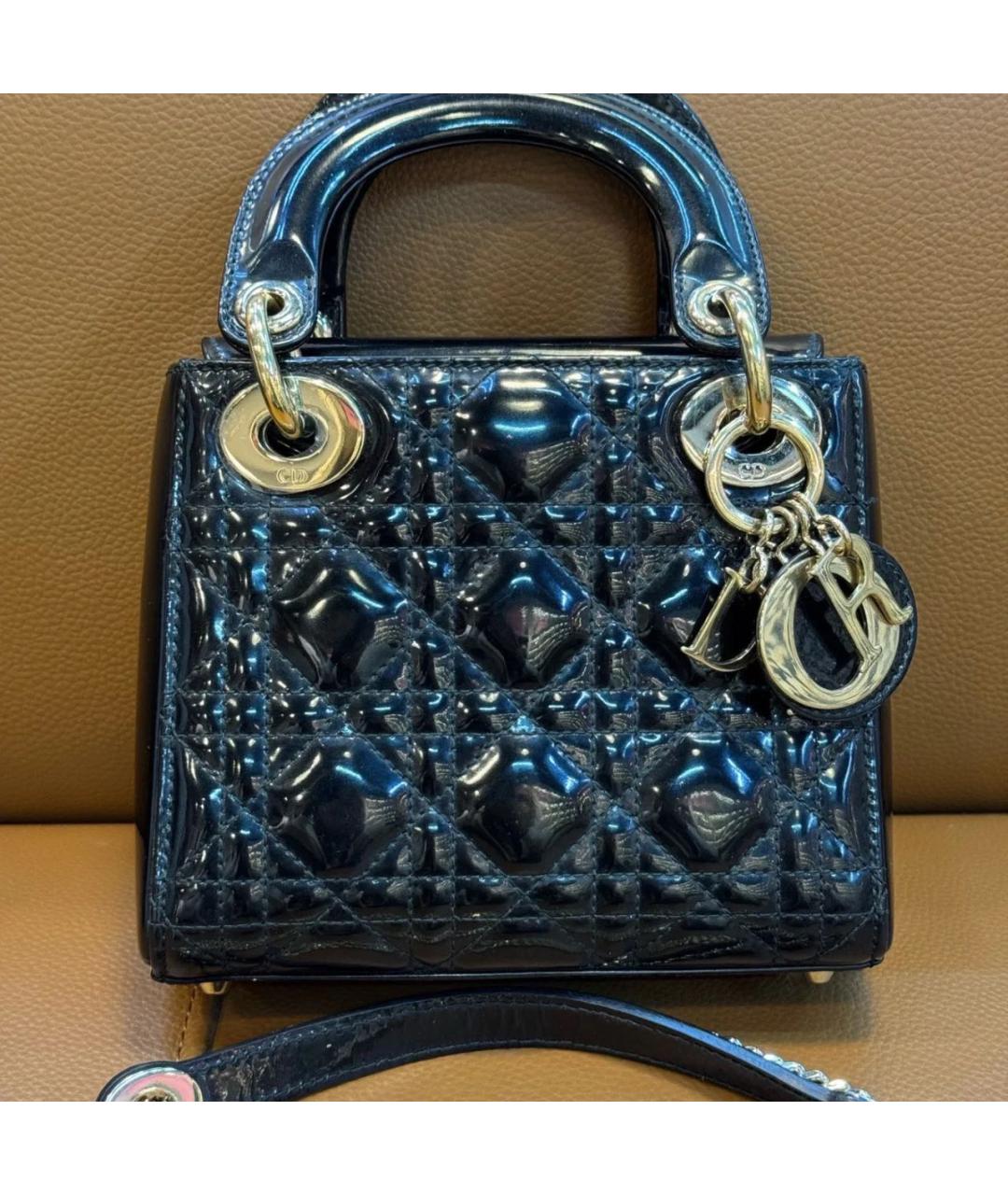 CHRISTIAN DIOR Черная сумка с короткими ручками из лакированной кожи, фото 8