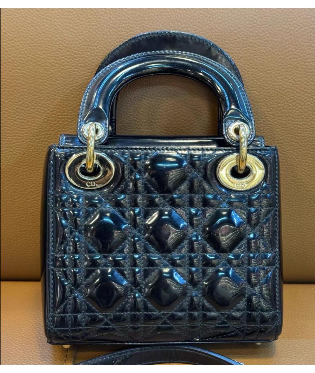 CHRISTIAN DIOR Черная сумка с короткими ручками из лакированной кожи, фото 2