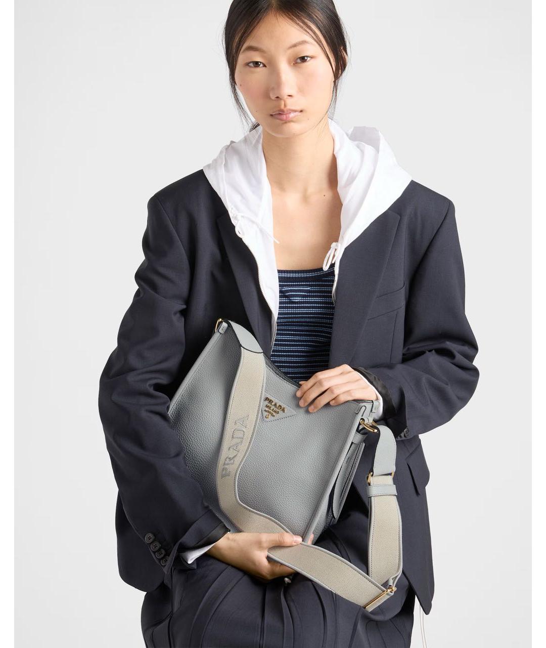 PRADA Серая кожаная сумка через плечо, фото 5