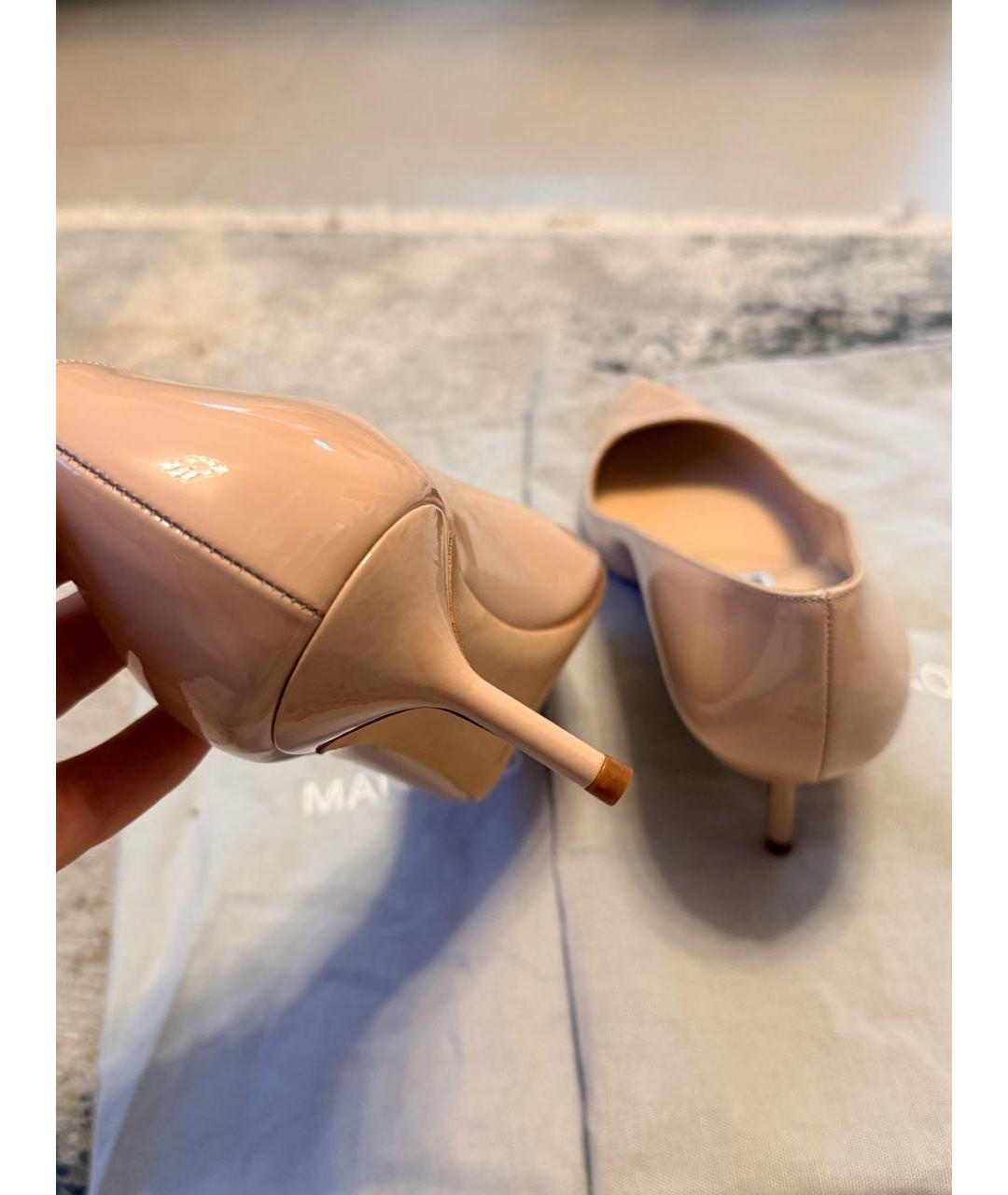 MANOLO BLAHNIK Бежевые туфли из лакированной кожи, фото 3