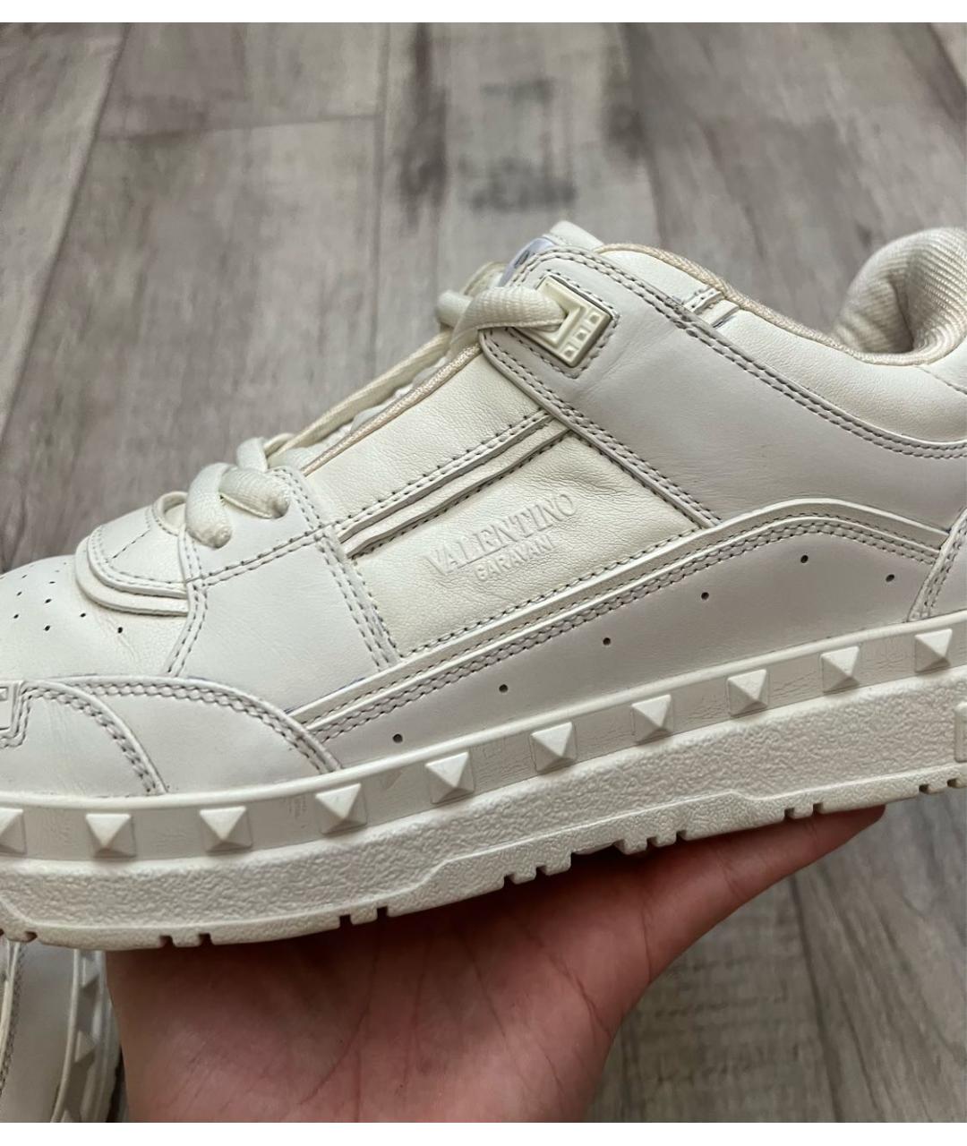 VALENTINO Белые кожаные низкие кроссовки / кеды, фото 3