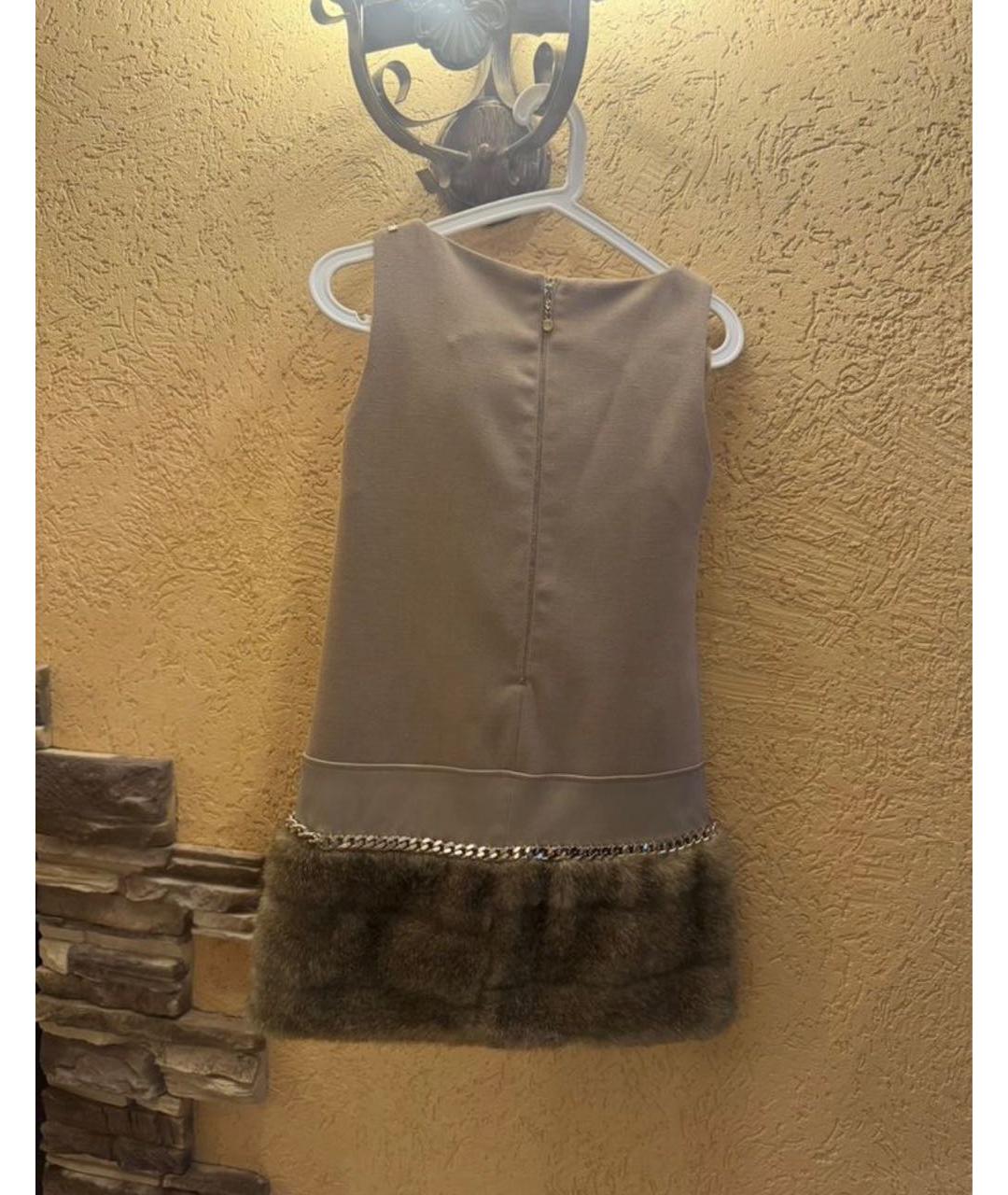 ELISABETTA FRANCHI Бежевое замшевое повседневное платье, фото 2