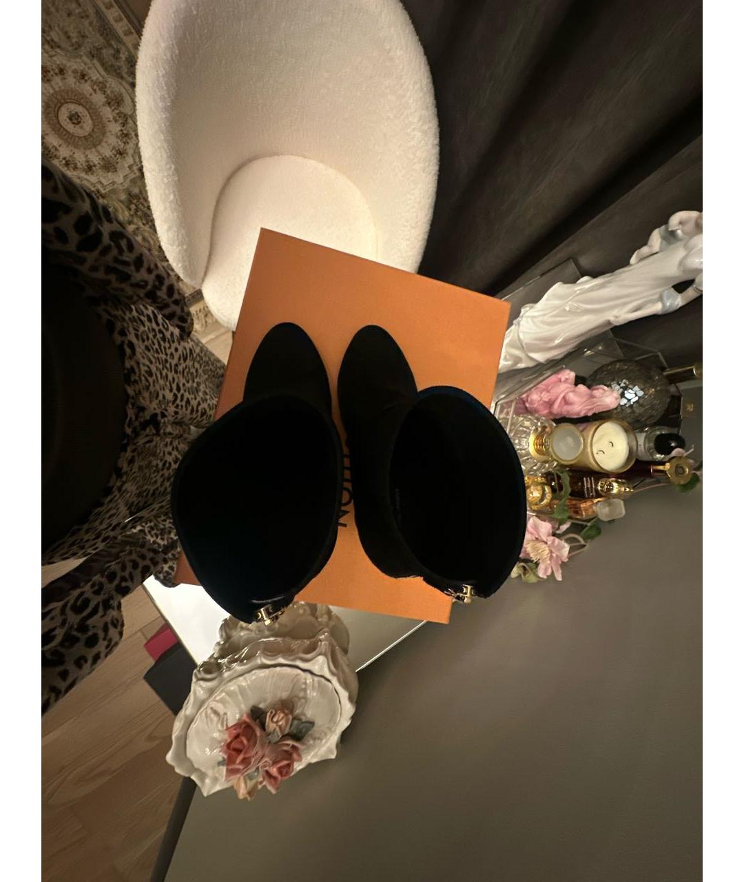 LOUIS VUITTON Черные замшевые полусапоги, фото 3