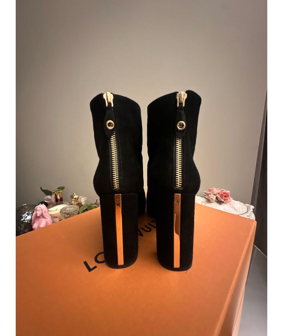 LOUIS VUITTON Черные замшевые полусапоги, фото 4