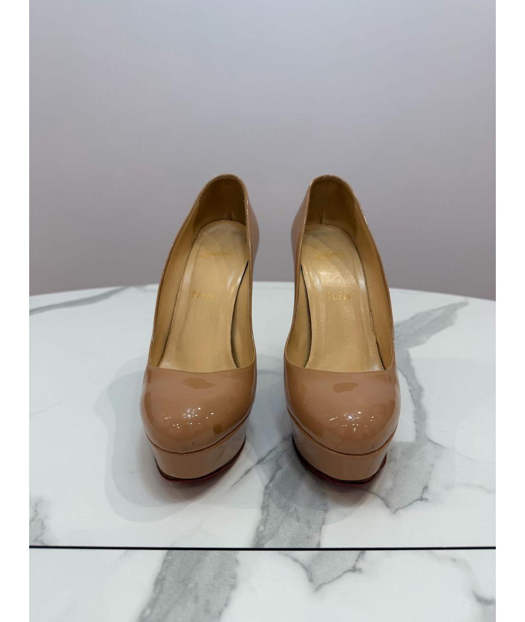 CHRISTIAN LOUBOUTIN Бежевые туфли из лакированной кожи, фото 4